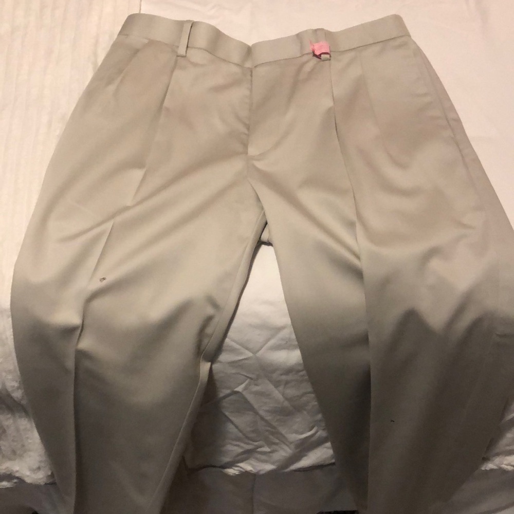 Excellent condition Dockers mens pleated pants size 34
